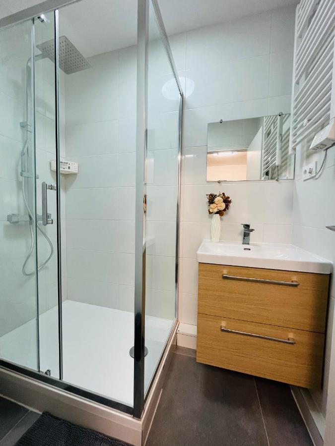 Dream Dwell Paris-Two Bedrooms Apart Near Gare Du Nord Bagian luar foto
