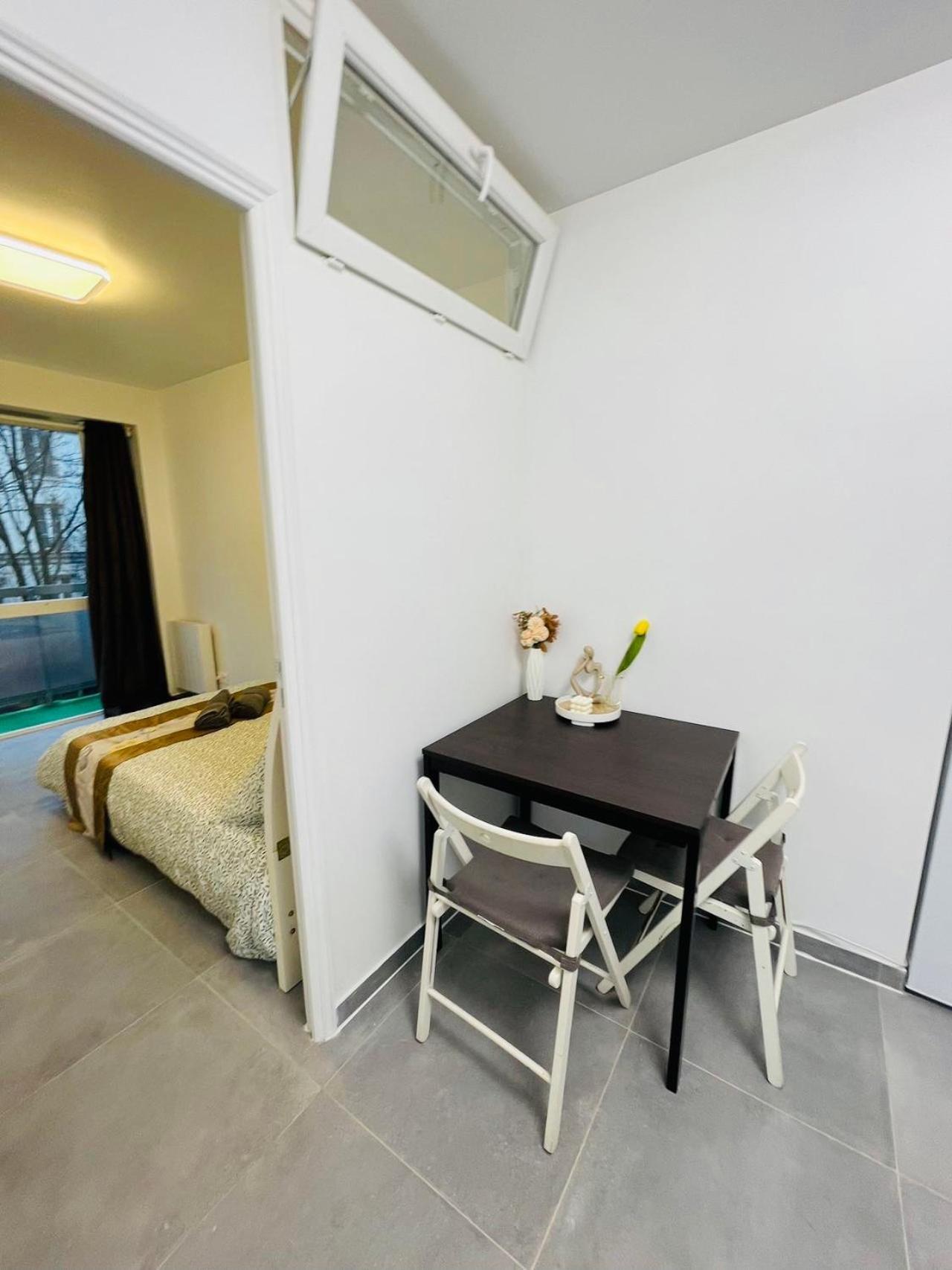 Dream Dwell Paris-Two Bedrooms Apart Near Gare Du Nord Bagian luar foto